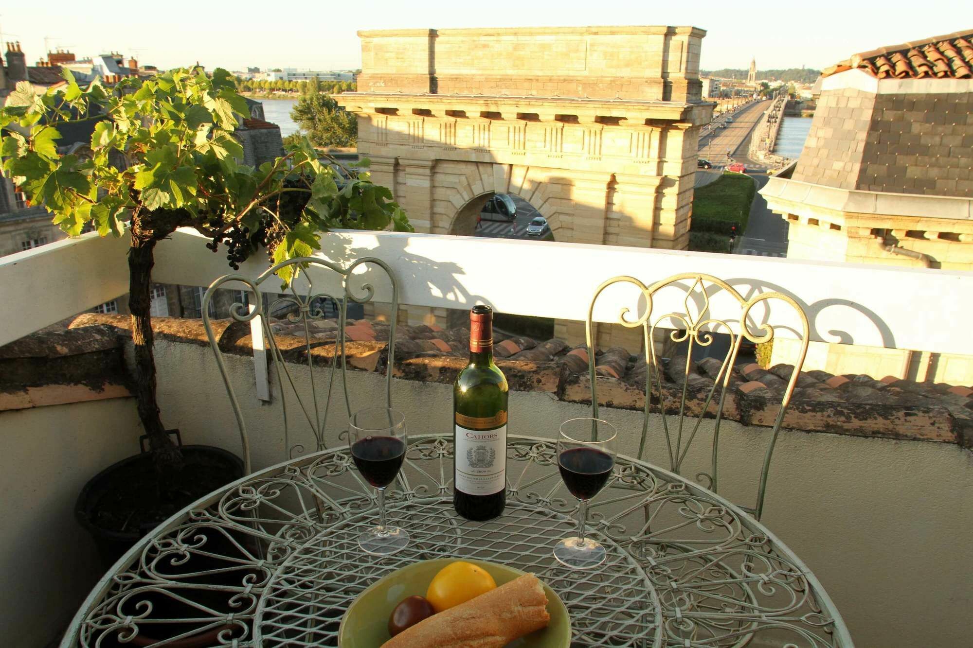 Bordeaux Terrace Apartment Bagian luar foto
